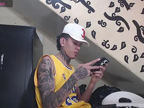 Snapshot of gabriel_reyes21 chatting on 05/03/26, 03:04 gabriel reyes21 online show from 05/03/26, 03:04