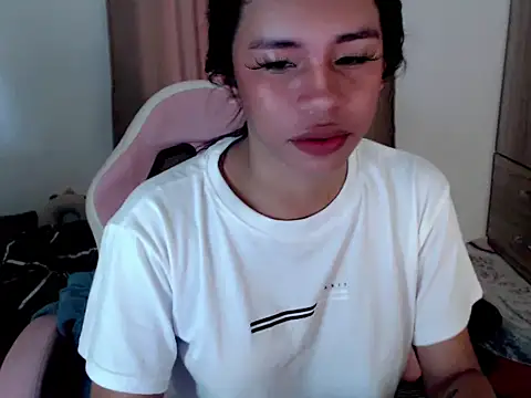 Snapshot of Maxinelove1 chatting on 06/29/26, 04:08 Maxinelove1 online show from 06/29/26, 04:08
