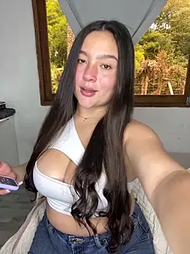Cami 222 online show from 05/03/26, 06:00