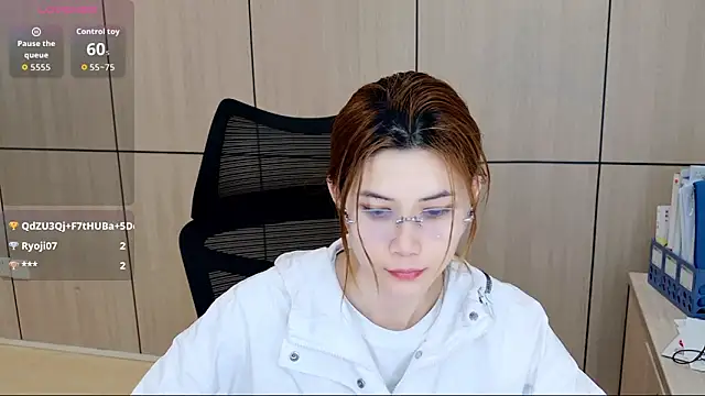 Snapshot of zhen-68 chatting on 04/03/26, 12:28 zhen-68 online show from 04/03/26, 12:28