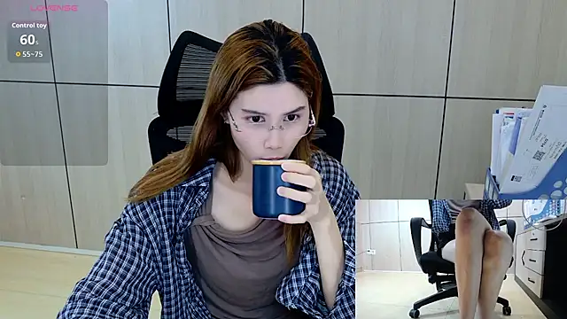 Snapshot of zhen-68 chatting on 04/24/26, 12:45 zhen-68 online show from 04/24/26, 12:45