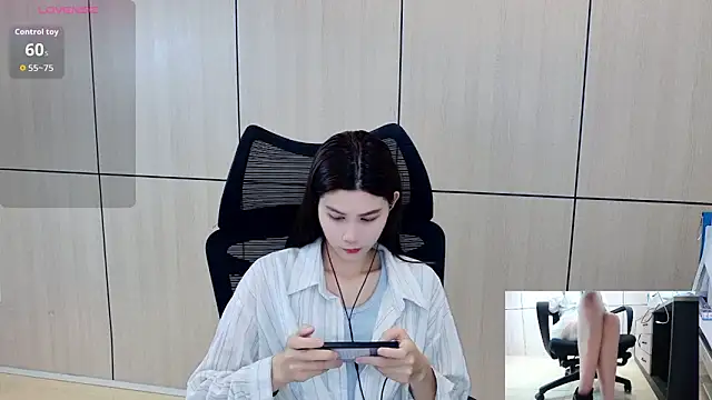 Snapshot of zhen-68 chatting on 06/11/26, 02:53 zhen-68 online show from 06/11/26, 02:53