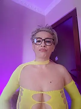 Snapshot of LunaBlaise chatting on 05/17/26, 06:35 LunaBlaise online show from 05/17/26, 06:35