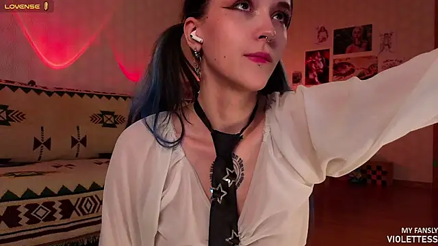 Snapshot of violettess chatting on 04/30/26, 05:31 violettess online show from 04/30/26, 05:31