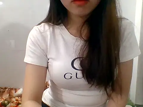 Snapshot of kiraa-007 chatting on 05/17/26, 02:39 kiraa-007 online show from 05/17/26, 02:39