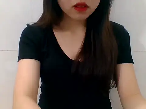 Snapshot of kiraa-007 chatting on 06/06/26, 05:40 kiraa-007 online show from 06/06/26, 05:40