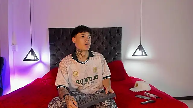 im seven online show from 02/28/26, 04:01