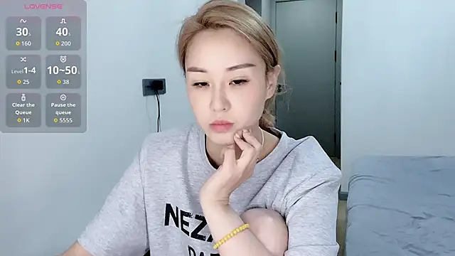 xiaolu-686 online show from 04/19/26, 03:02