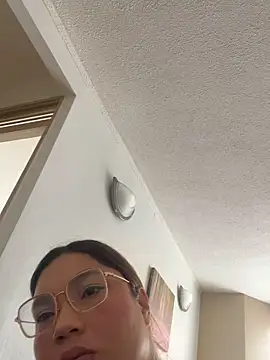 WHITEWOMEN 2 online show from 03/09/26, 01:47