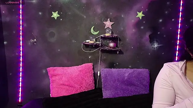 ValentinaRojass  online show from 05/09/26, 03:48