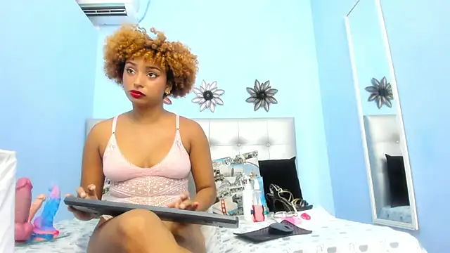 Snapshot of Saray_sexylove chatting on 05/03/26, 12:09 Saray sexylove online show from 05/03/26, 12:09
