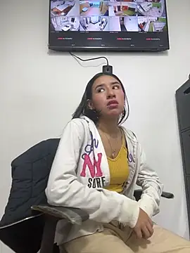 LilyRossi  online show from 05/04/26, 01:14
