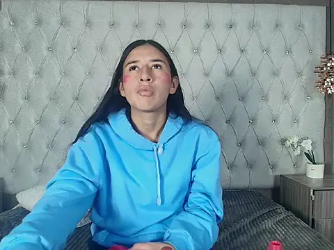 LilyRossi  online show from 04/17/26, 12:52