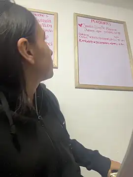LilyRossi  online show from 05/25/26, 12:26