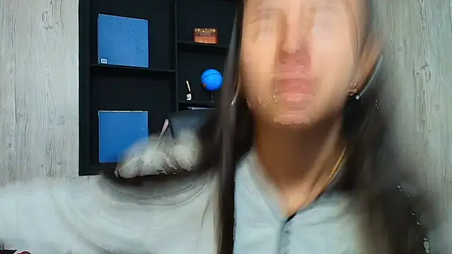 LilyRossi  online show from 05/07/26, 12:52