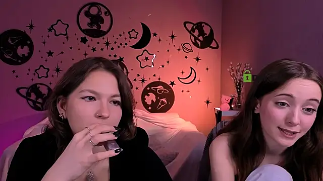 Snapshot of chloe_ley chatting on 04/08/26, 01:01 chloe ley online show from 04/08/26, 01:01