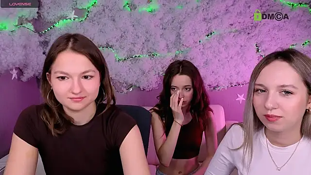 Snapshot of chloe_ley chatting on 04/02/26, 12:45 chloe ley online show from 04/02/26, 12:45