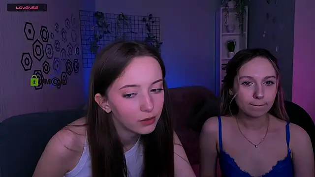 Snapshot of chloe_ley chatting on 04/05/26, 07:20 chloe ley online show from 04/05/26, 07:20