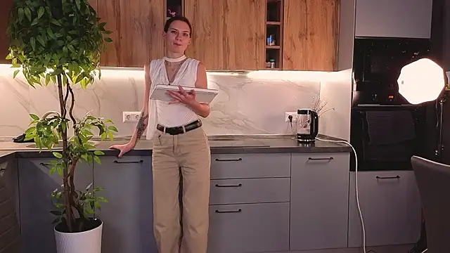 Snapshot of BritneySwiss chatting on 03/03/26, 07:54 BritneySwiss online show from 03/03/26, 07:54