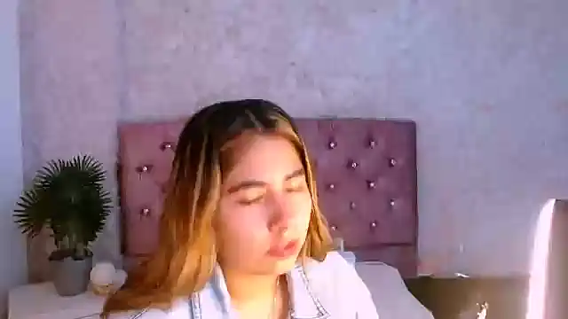 Sofiazaf  online show from 04/16/26, 12:28