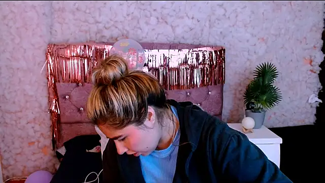 Sofiazaf  online show from 04/04/26, 12:45