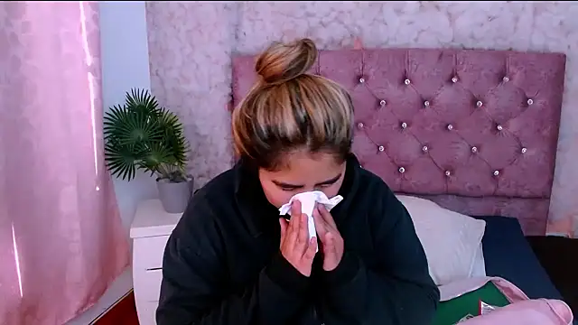 Sofiazaf  online show from 04/07/26, 12:18