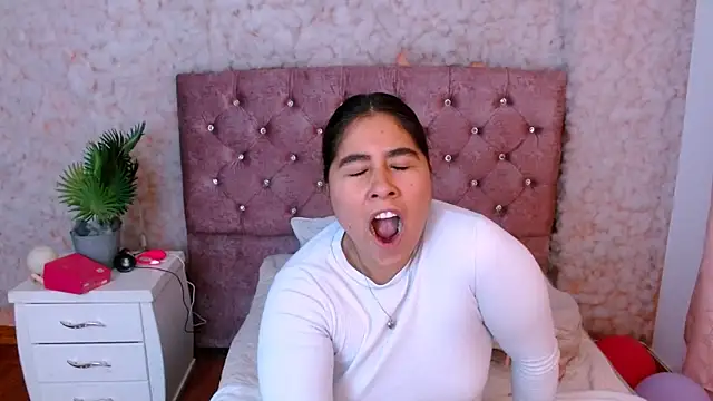 Sofiazaf  online show from 03/05/26, 12:24