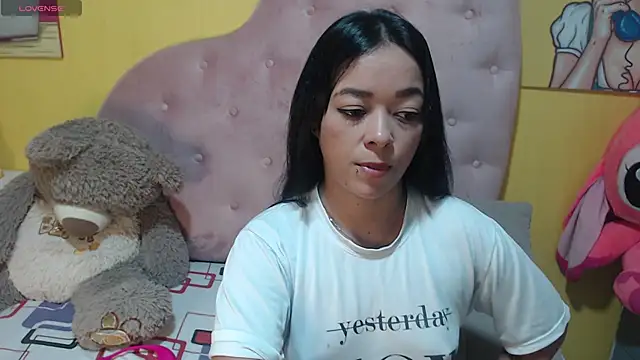 Snapshot of Sophiiee_Gray chatting on 05/20/26, 02:30 Sophiiee Gray online show from 05/20/26, 02:30