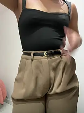 Snapshot of Luarin chatting on 02/28/26, 11:26 Luarin online show from 02/28/26, 11:26