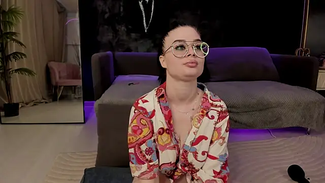 LoraIvone online show from 04/08/26, 07:26