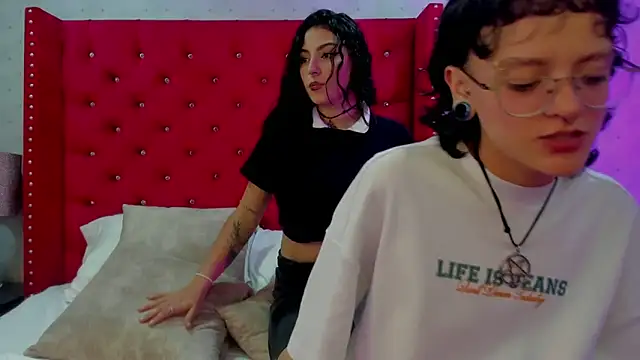 CaliferAndAurora online show from 04/11/26, 04:31