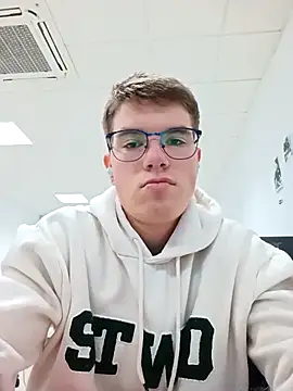 Snapshot of Alejandro27003 chatting on 02/27/26, 10:26 Alejandro27003 online show from 02/27/26, 10:26