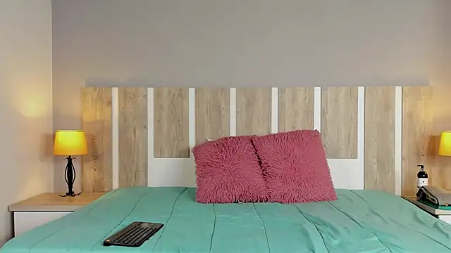 EmilySearss online show from 04/10/26, 06:48