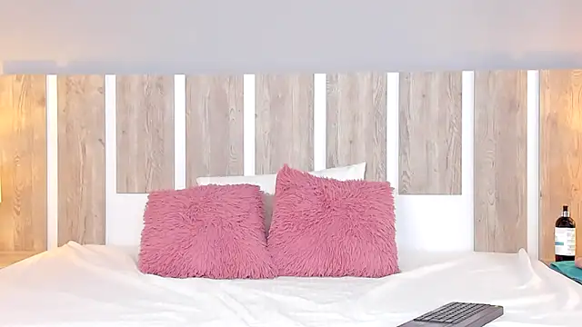 EmilySearss online show from 03/25/26, 07:57