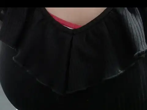 thalia perveertt online show from 04/19/26, 06:32