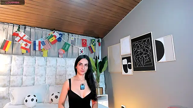 Snapshot of Samantha_Velle chatting on 06/12/26, 02:48 Samantha Velle online show from 06/12/26, 02:48