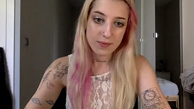 Snapshot of EmmyWet chatting on 07/11/26, 03:34 EmmyWet online show from 07/11/26, 03:34