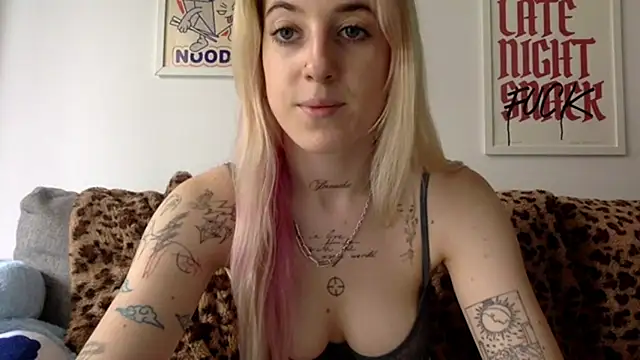 Snapshot of EmmyWet chatting on 07/21/26, 12:17 EmmyWet online show from 07/21/26, 12:17