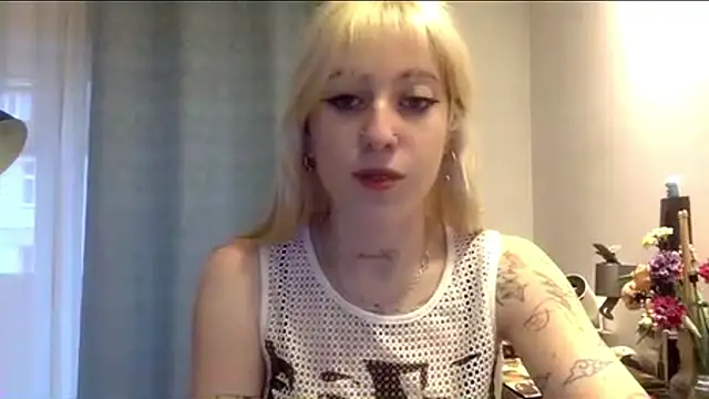 Snapshot of EmmyWet chatting on 06/11/26, 04:15 EmmyWet online show from 06/11/26, 04:15