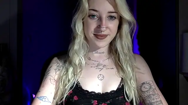 Snapshot of EmmyWet chatting on 06/20/26, 04:12 EmmyWet online show from 06/20/26, 04:12