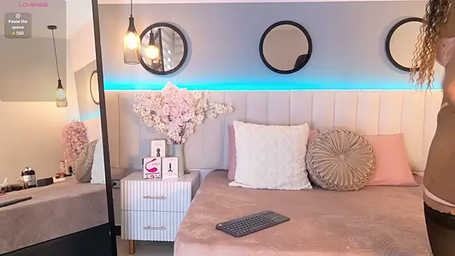 Grace Williams  online show from 04/14/26, 08:36