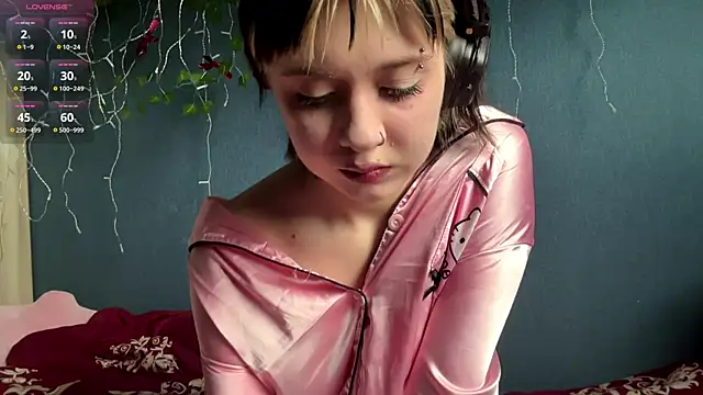 AueshaSimon online show from 04/13/26, 05:11