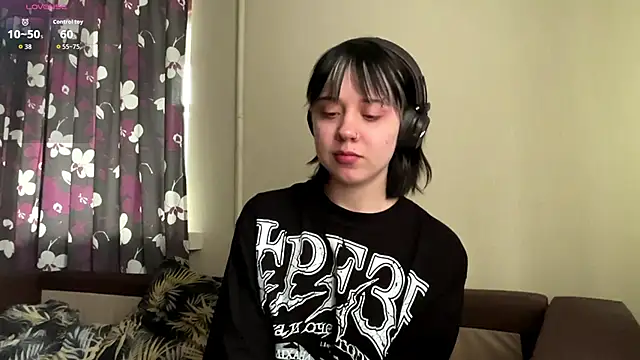 AueshaSimon online show from 06/03/26, 06:14