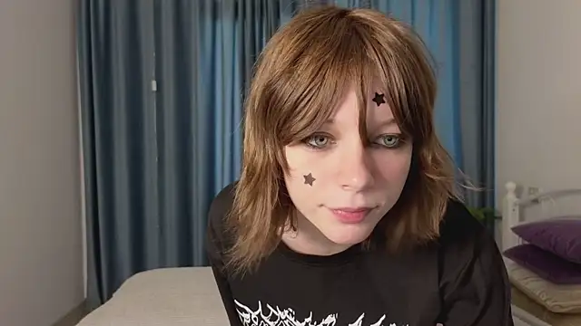 Snapshot of MollySally chatting on 06/23/26, 04:21 MollySally online show from 06/23/26, 04:21