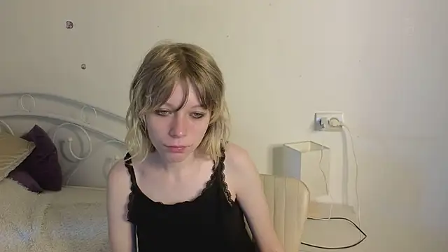 Snapshot of MollySally chatting on 06/11/26, 04:09 MollySally online show from 06/11/26, 04:09