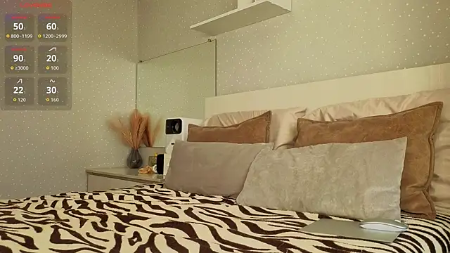 crowned goddess online show from 05/02/26, 01:44