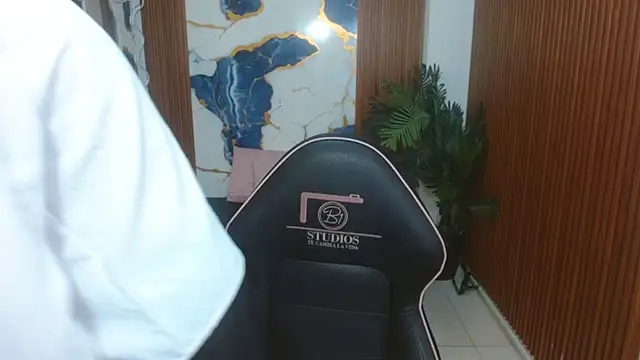 Lyra tay online show from 04/08/26, 07:15