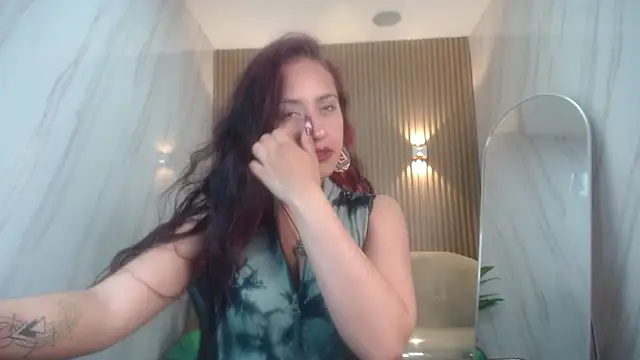 Snapshot of Lola_roses_tf chatting on 06/11/26, 01:41 Lola roses tf online show from 06/11/26, 01:41