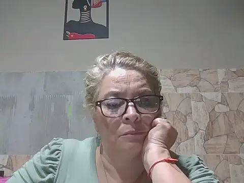 Snapshot of momismilf544 chatting on 03/28/26, 02:45 momismilf544 online show from 03/28/26, 02:45