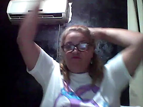 Snapshot of momismilf544 chatting on 04/13/26, 02:59 momismilf544 online show from 04/13/26, 02:59